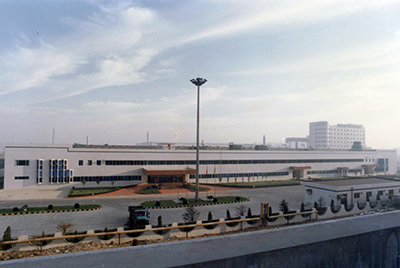 1995年5月30日，尊龙凯时与日本小松株式会社合资建设小松尊龙凯时工程机械有限公司